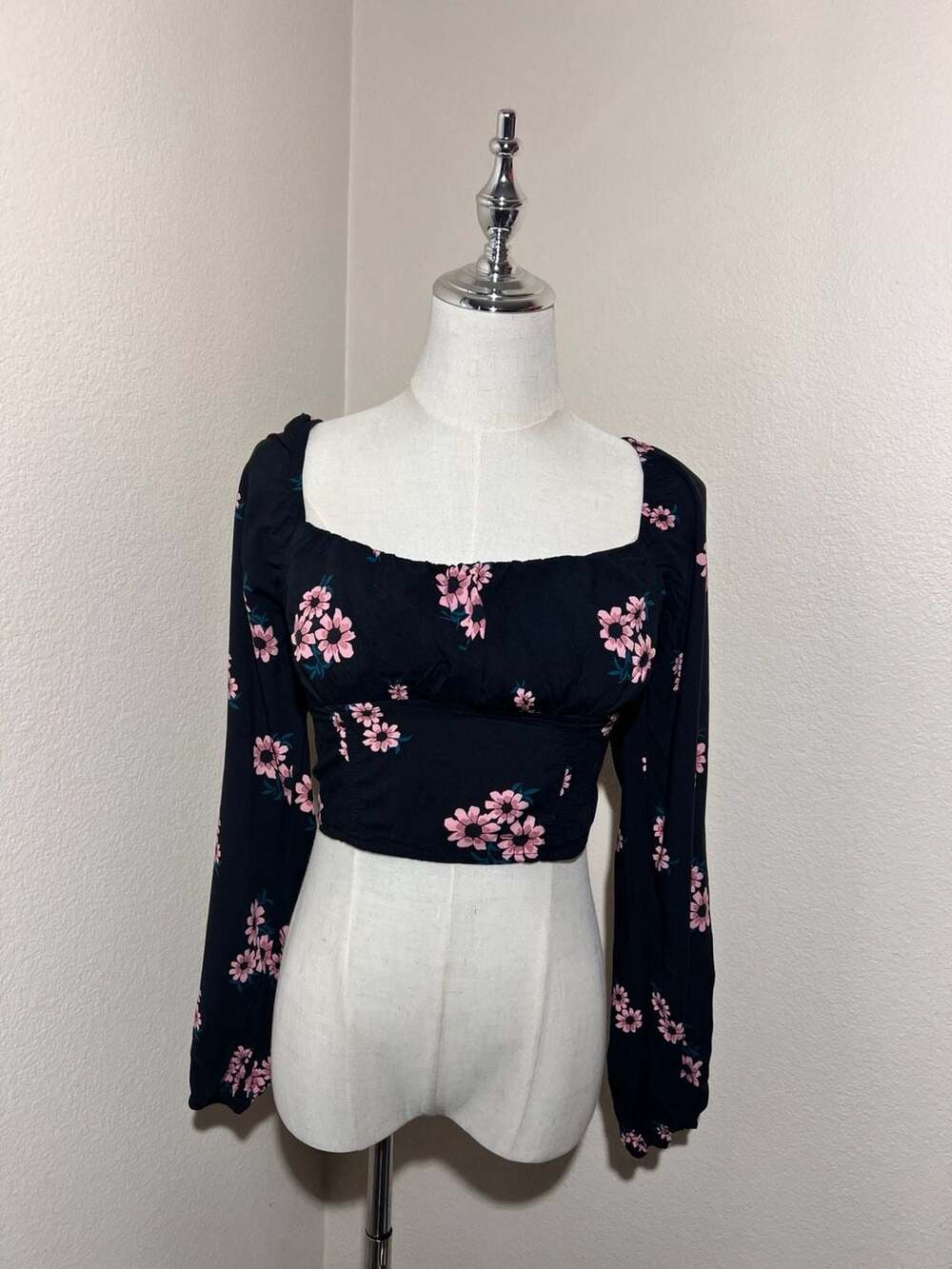 Wild Fable Black Pink Floral Long Sleeve Smocked Crop Top